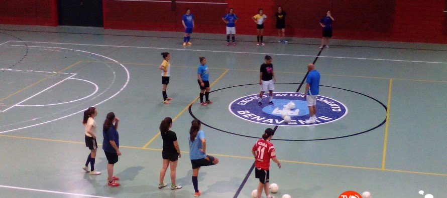 Las jóvenes del club atlético Benavente fútbol sala mostraron sus aptitudes el pasado miércoles en la Rosaleda