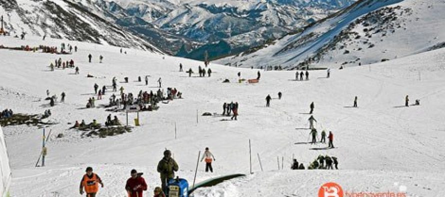 Casi 13.000 esquiadores en las estaciones leonesas durante el fin de semana