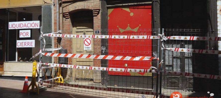 Instalado el vallado de la vivienda en ruinas de la Calle La Rúa