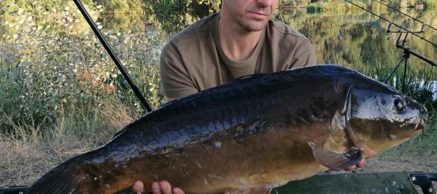 Francisco Javier logra sacar la mayor pieza en el Concurso de Carpfishing