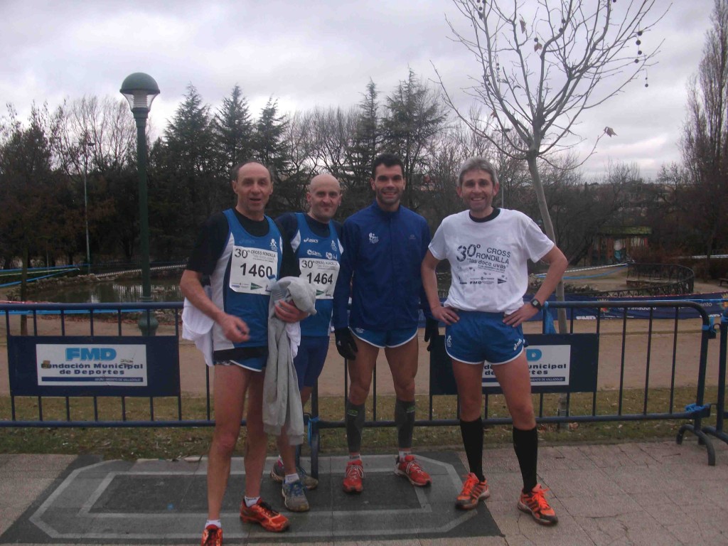 Participantes del Club Benavente Atletismo en el Cross Popular de la Rondilla en Valladolid