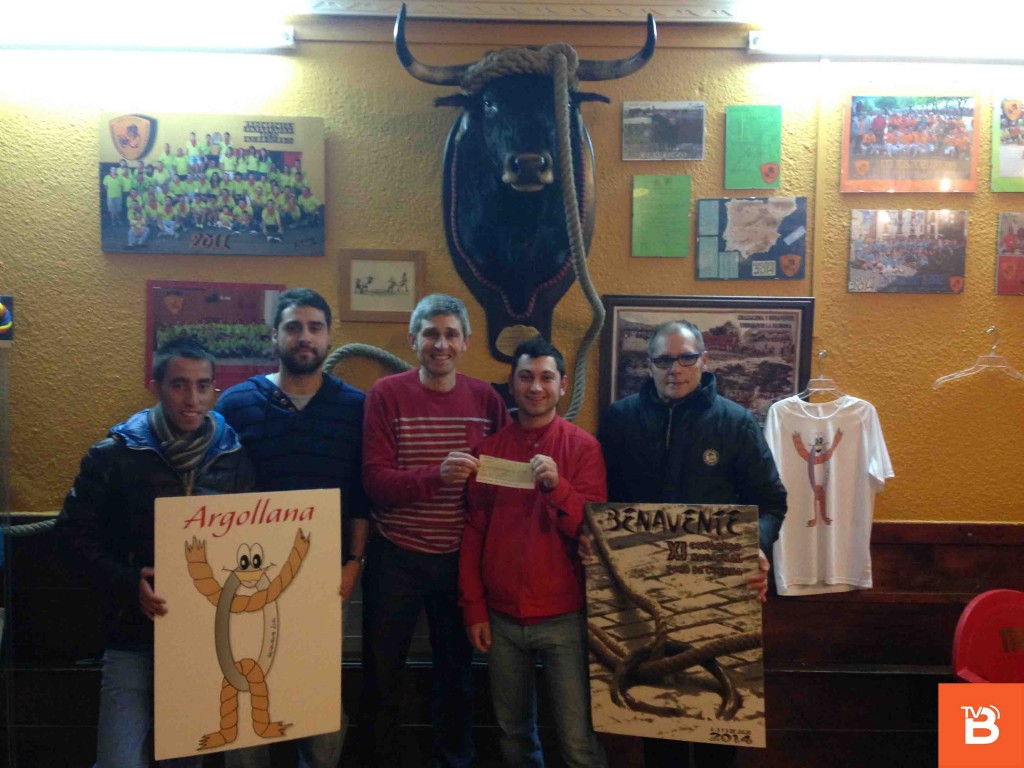 Foto_Donacion_Atletismo_Benavente_Toro_Enmaromado