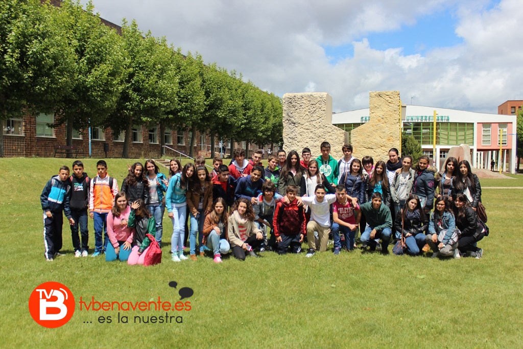 Alumnos en el Campus de Vegazana