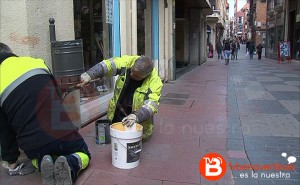 pintando papeleras benavente